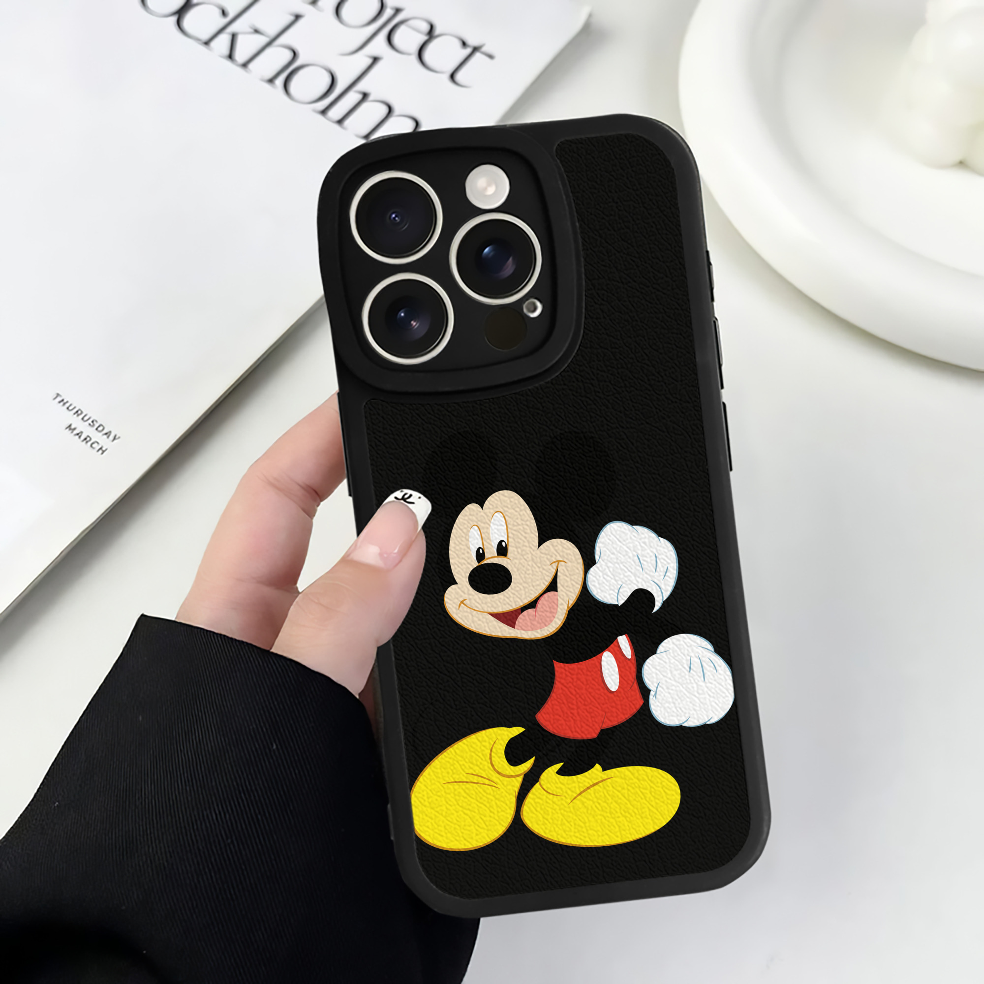 （画像用） ミッキーマウス Mickey Mouse 【iPhone 16シリーズ対応】シリコンスマホケース（レザー調） 材質：シリコン